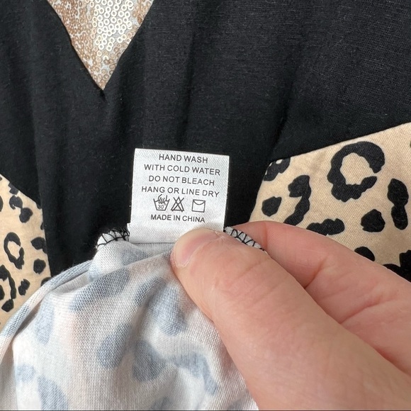 Grace and Emma Boutique Chevron Leopard Sequin Colorblock Top Jumper Size Large - Picture 12 of 13
